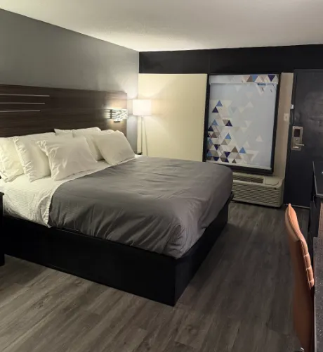 In-room amenities at Lx Hotel Manchester TN with bed and storage space