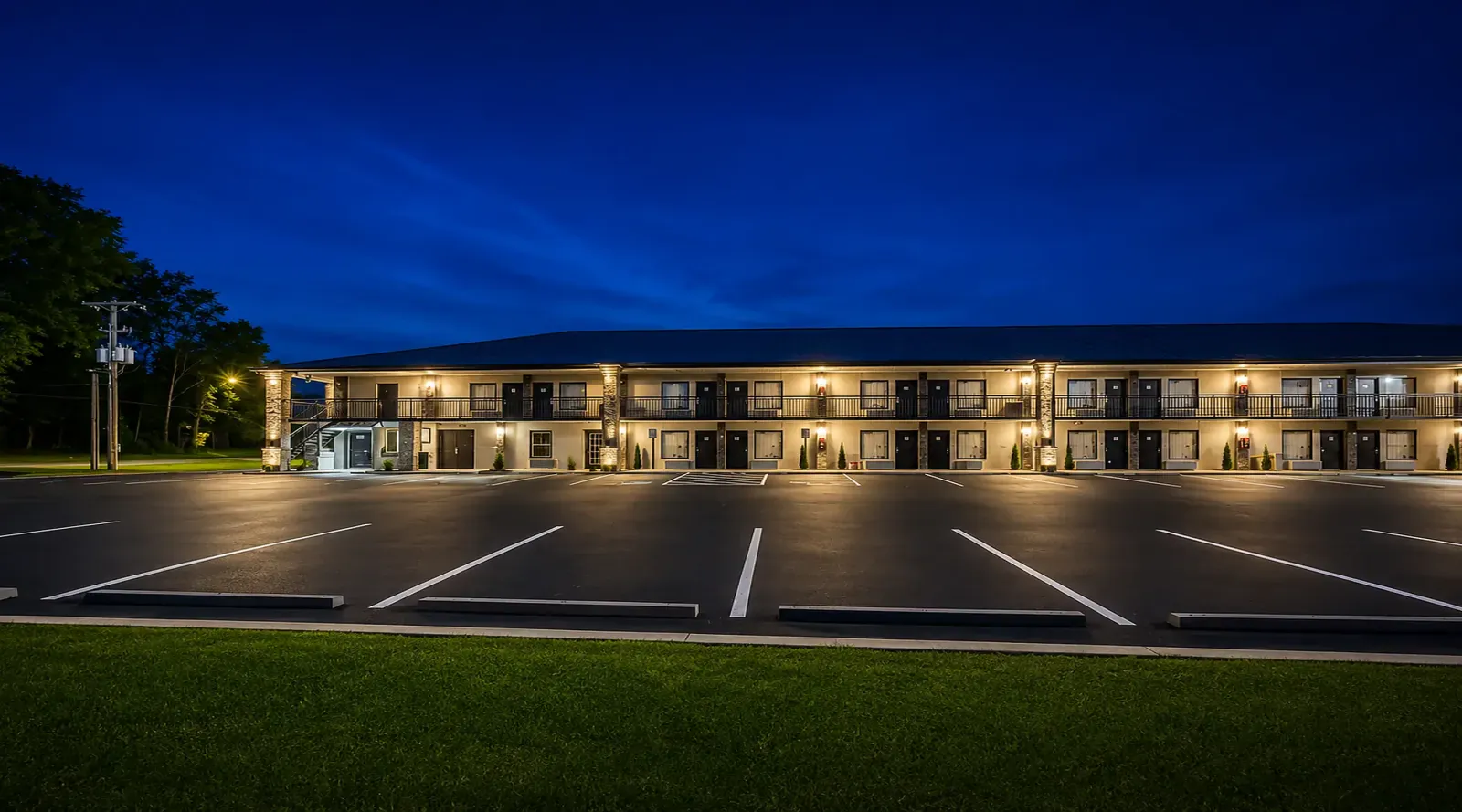 Lx Hotel Manchester TN exterior view, conveniently located just off I-24