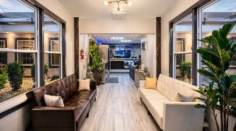 Warm, modern lobby at Lx Hotel Manchester TN with comfortable seating and ambient lighting