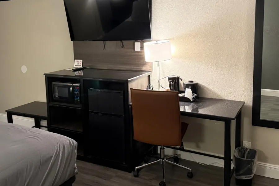 ADA king room at Lx Hotel with lounge area