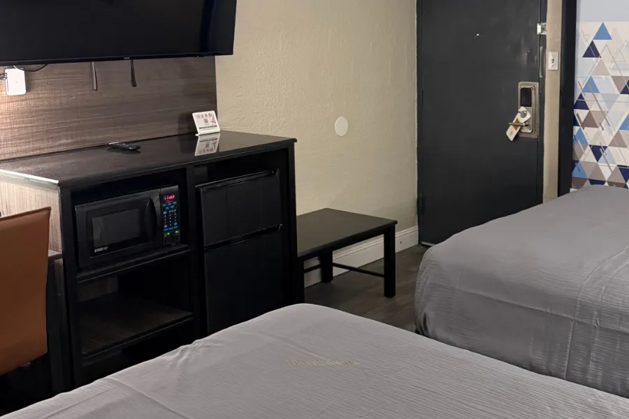 Double queen room at Lx Hotel with seating area